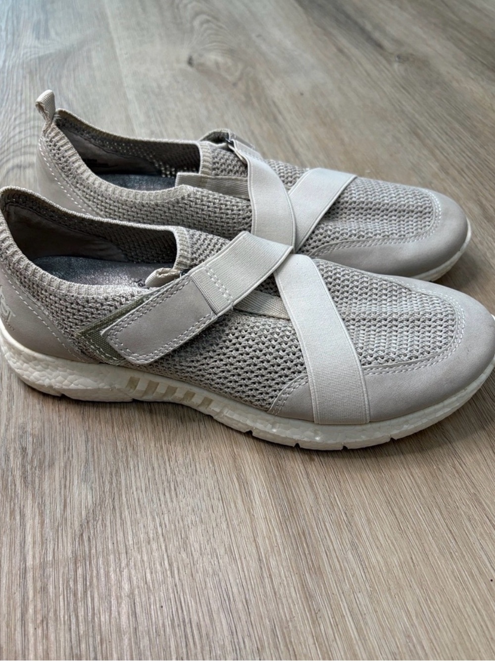 OTBT Vicky sneakers size 8M comfort walking minimalist lightweight summer